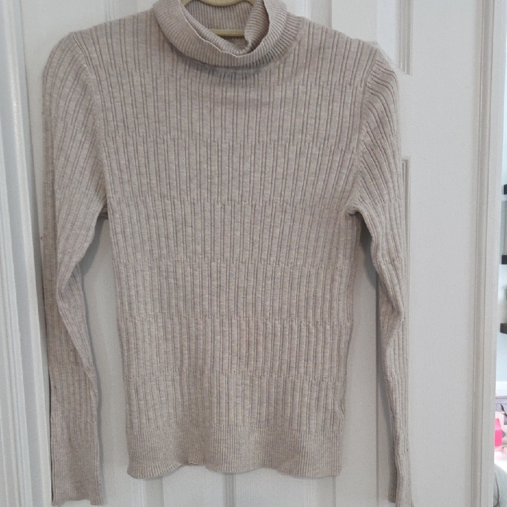 Elegant Ribbed Turtleneck Sweater - Beige